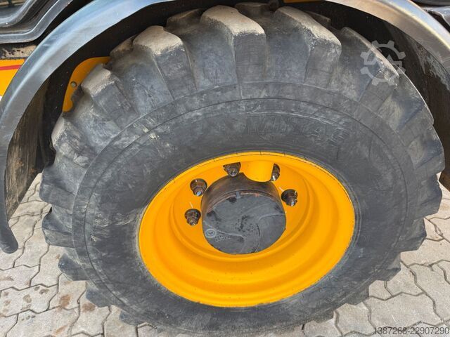 Wheel loader JCB 406 / 2018 BJ / 2.320 H / Schaufel + Gabel