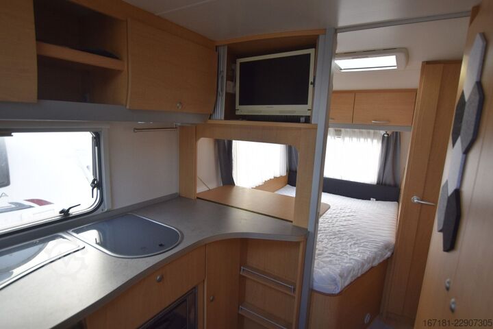 Wohnwagen KNAUS Südwind 500 mit Markise und Mover