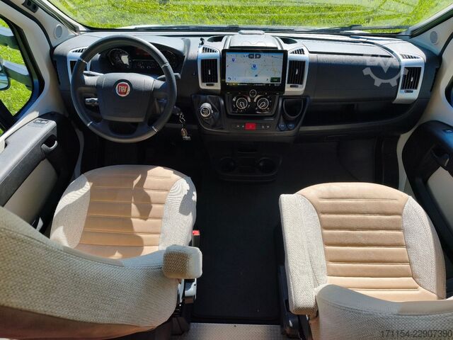 Teilintegriertes Wohnmobil LAIKA Ecovip 329, Längsbetten/Hubbett