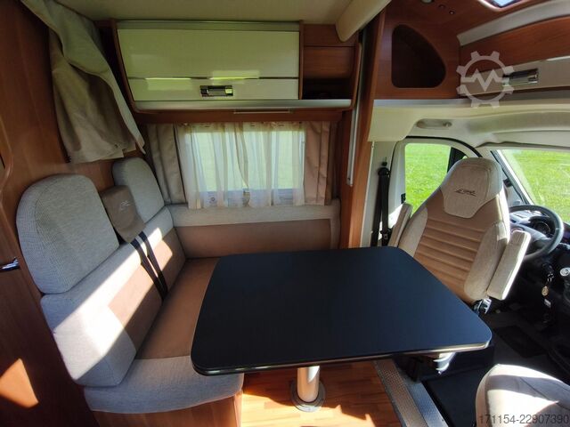 Teilintegriertes Wohnmobil LAIKA Ecovip 329, Längsbetten/Hubbett