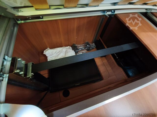 Teilintegriertes Wohnmobil LAIKA Ecovip 329, Längsbetten/Hubbett