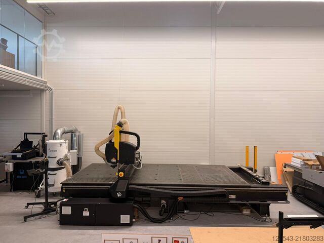 Universal milling machine MULTICAM APEX 3R