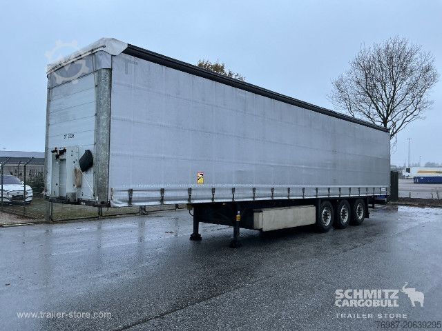 Open semitrailer with tarp Schmitz Cargobull Curtainsider Standard Faltwandtür rechts