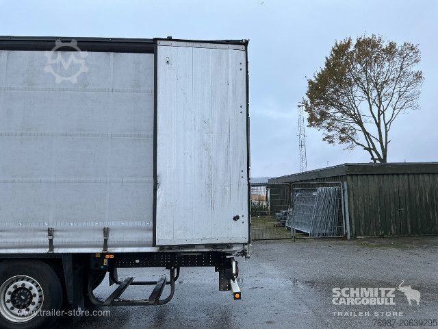 Open semitrailer with tarp Schmitz Cargobull Curtainsider Standard Faltwandtür rechts