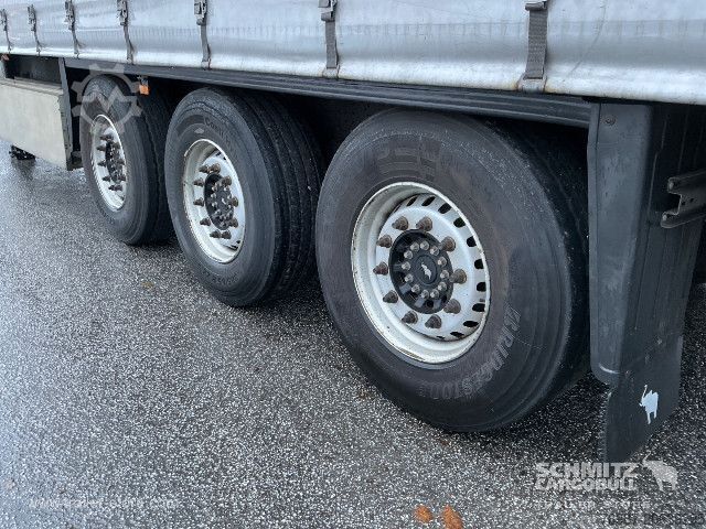 Open semitrailer with tarp Schmitz Cargobull Curtainsider Standard Faltwandtür rechts