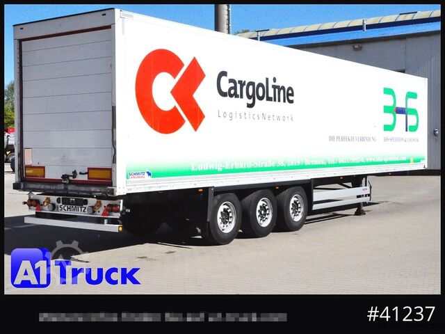 Box semitrailer SCHMITZ SCB S3B, Trockenfracht, Liftachse, Innenwände beschädigt