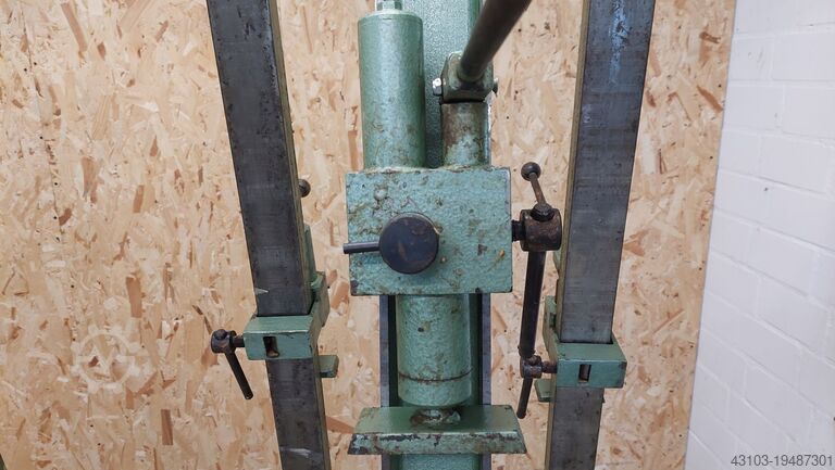 Double hydraulic gluing press. MAWEG