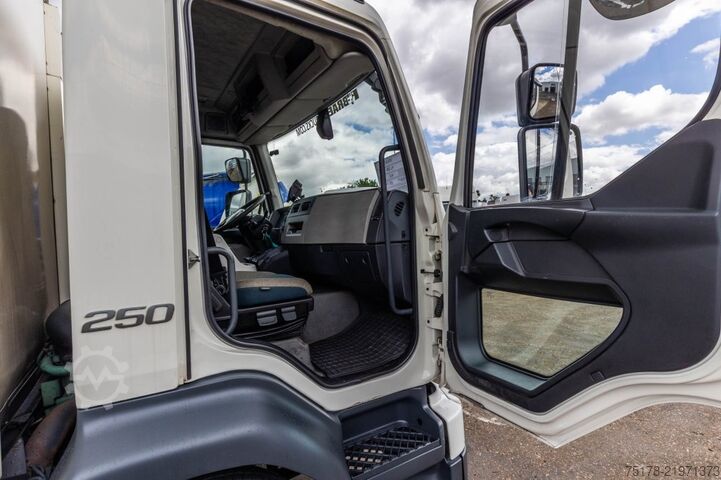 Refrigerated/freezer transport VOLVO FL 280