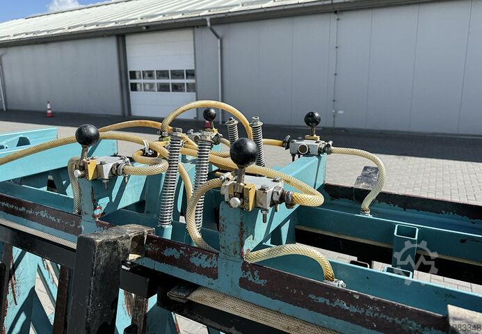 Double-sided trapezoidal pneumatic press TECH-FA 