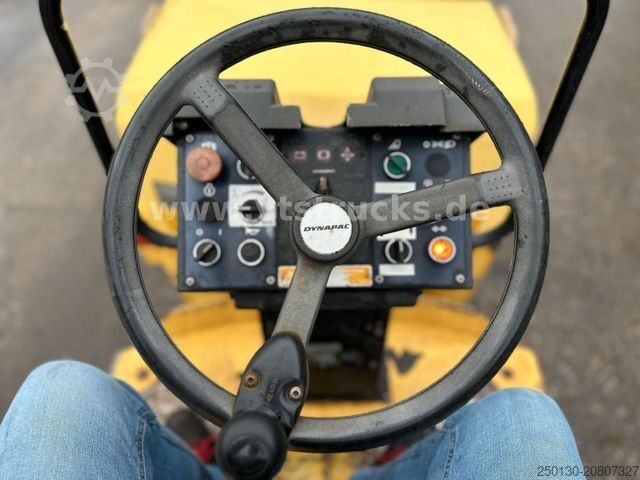 Walzenzug DYNAPAC CC 142 Tandemwalze