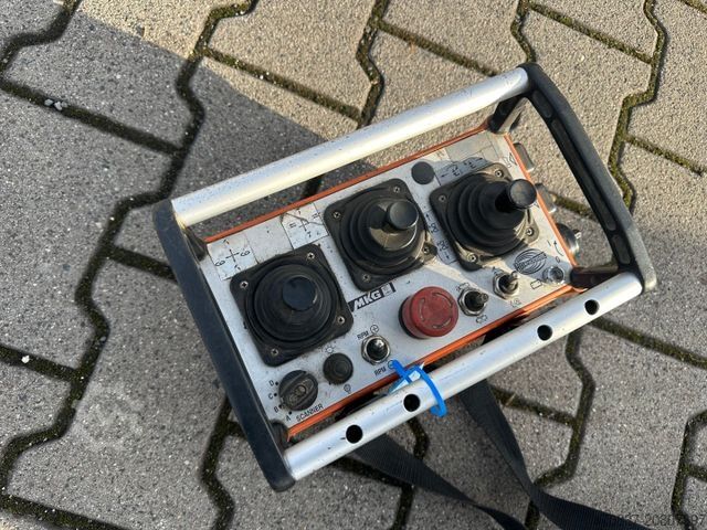 Kipper LKW MERCEDES-BENZ Atego 1828 BB 4x4 / MKG 140 + Funk