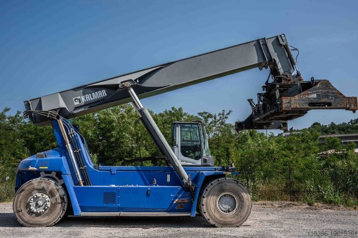 Full-container reach stacker Kalmar DRG450-60S5