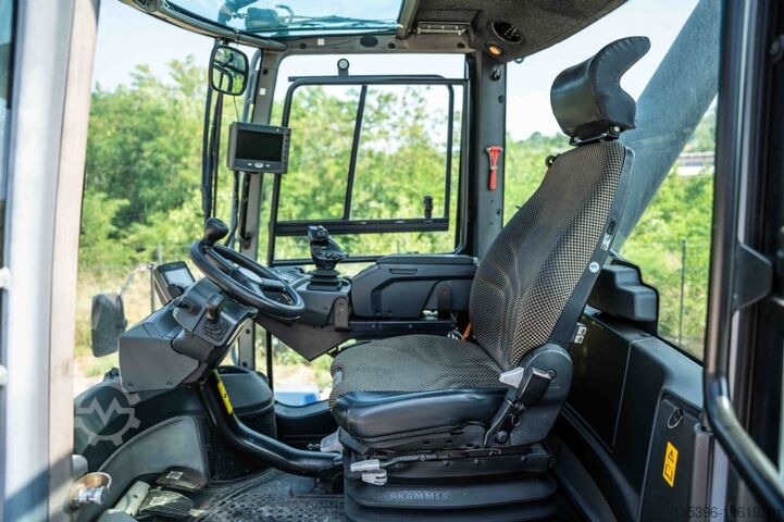 Full-container reach stacker Kalmar DRG450-60S5