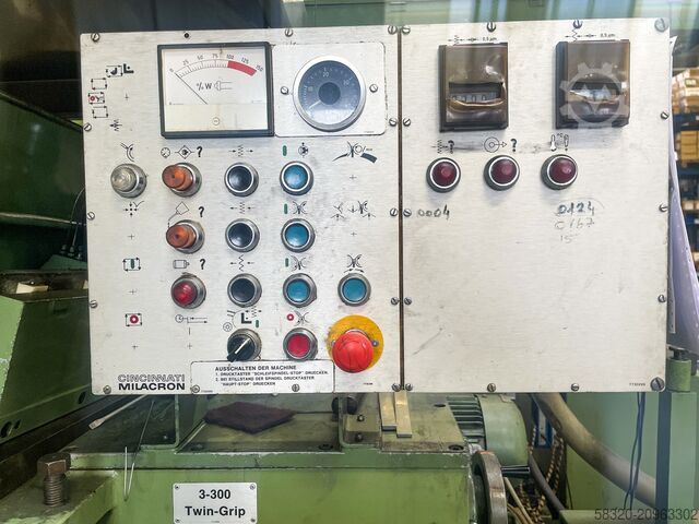 Centerless grinding machine Cincinnati Milacron 3.300