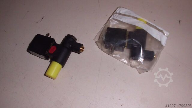 3/2 way valve Bürkert 6012-C-1,2-FB-PA