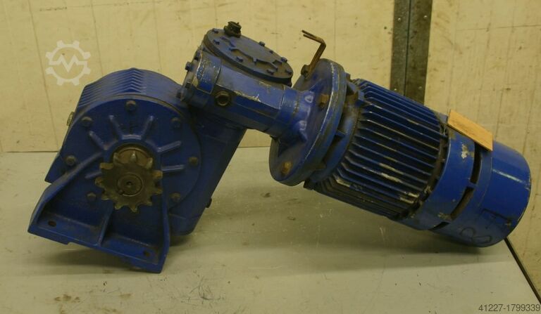 Geared motor 0.22/0.9 kW 30/50 rpm MGM CEPDA 90LA2/8