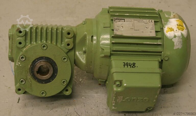 Geared motor 0.55 kW 189 rpm Lenze MDERAXX 071-31