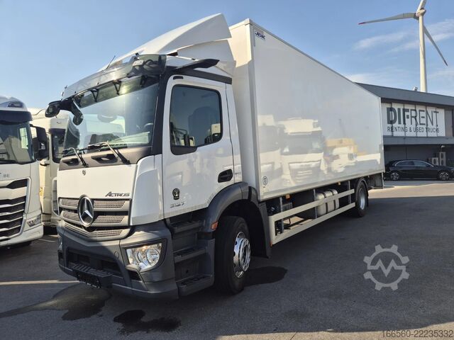 Closed bin Mercedes-Benz Actros 1927