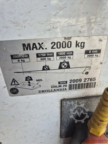 Closed bin Mercedes-Benz Actros 1927