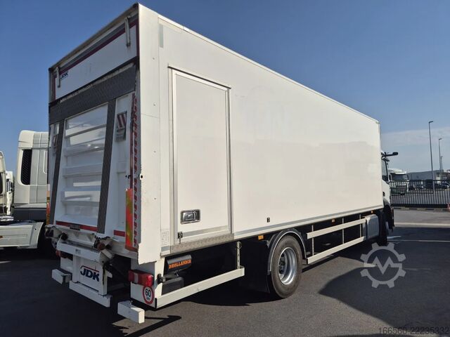 Closed bin Mercedes-Benz Actros 1927
