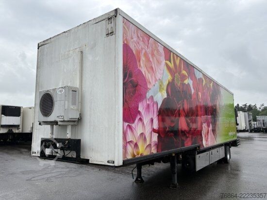 Box semitrailer  K.M.A HOLLAND KM02 KG, VERKAUFSKOFFER MIT KüCHE,  RECHTS TERRASSE AUSKLAPPBAR, SHOWTRAILER