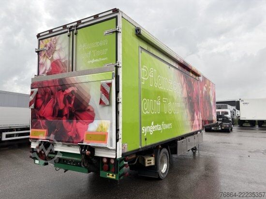 Box semitrailer  K.M.A HOLLAND KM02 KG, VERKAUFSKOFFER MIT KüCHE,  RECHTS TERRASSE AUSKLAPPBAR, SHOWTRAILER