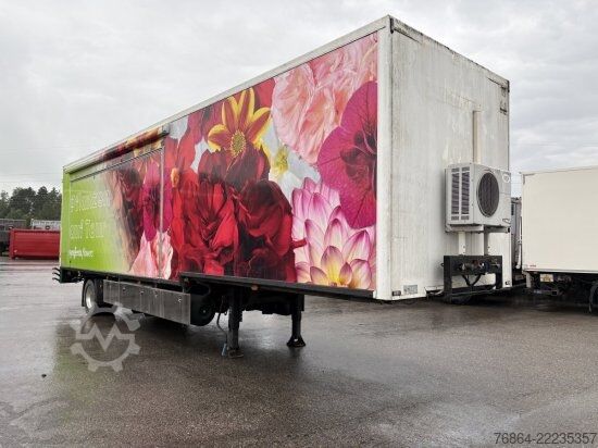 Box semitrailer  K.M.A HOLLAND KM02 KG, VERKAUFSKOFFER MIT KüCHE,  RECHTS TERRASSE AUSKLAPPBAR, SHOWTRAILER
