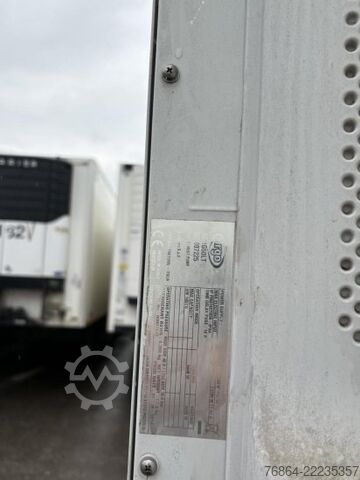 Box semitrailer  K.M.A HOLLAND KM02 KG, VERKAUFSKOFFER MIT KüCHE,  RECHTS TERRASSE AUSKLAPPBAR, SHOWTRAILER