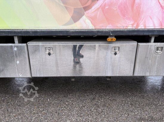 Box semitrailer  K.M.A HOLLAND KM02 KG, VERKAUFSKOFFER MIT KüCHE,  RECHTS TERRASSE AUSKLAPPBAR, SHOWTRAILER