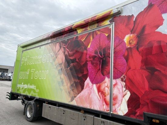 Box semitrailer  K.M.A HOLLAND KM02 KG, VERKAUFSKOFFER MIT KüCHE,  RECHTS TERRASSE AUSKLAPPBAR, SHOWTRAILER
