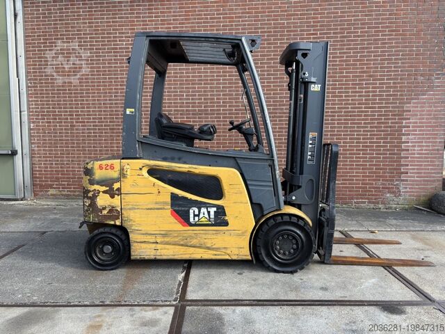 Electric 4-wheel forklift Caterpillar 2EPC5000