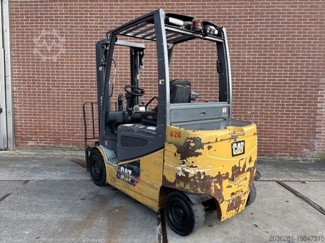 Electric 4-wheel forklift Caterpillar 2EPC5000