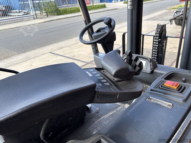 Electric 4-wheel forklift Caterpillar 2EPC5000