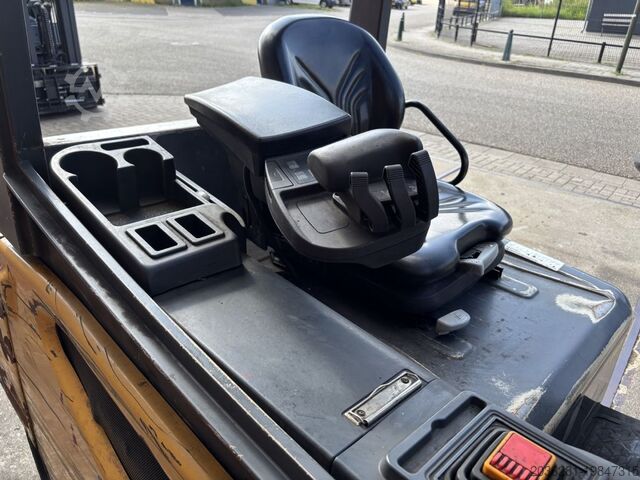 Electric 4-wheel forklift Caterpillar 2EPC5000