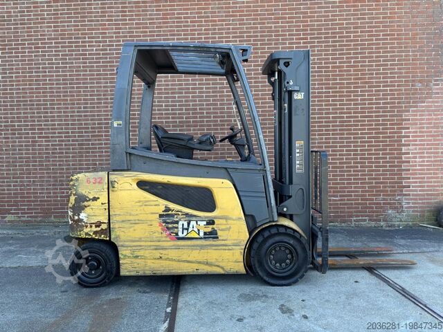 Electric 4-wheel forklift Caterpillar 2EP5000