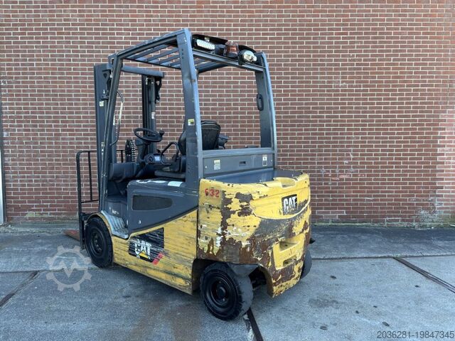 Electric 4-wheel forklift Caterpillar 2EP5000