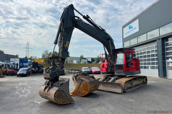 Chain excavator VOLVO ECR235 Oilquick 3x Schaufeln