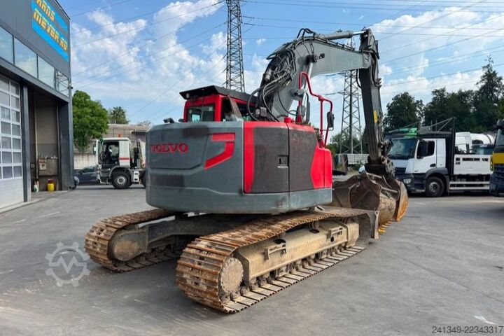 Chain excavator VOLVO ECR235 Oilquick 3x Schaufeln