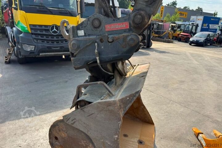 Chain excavator VOLVO ECR235 Oilquick 3x Schaufeln