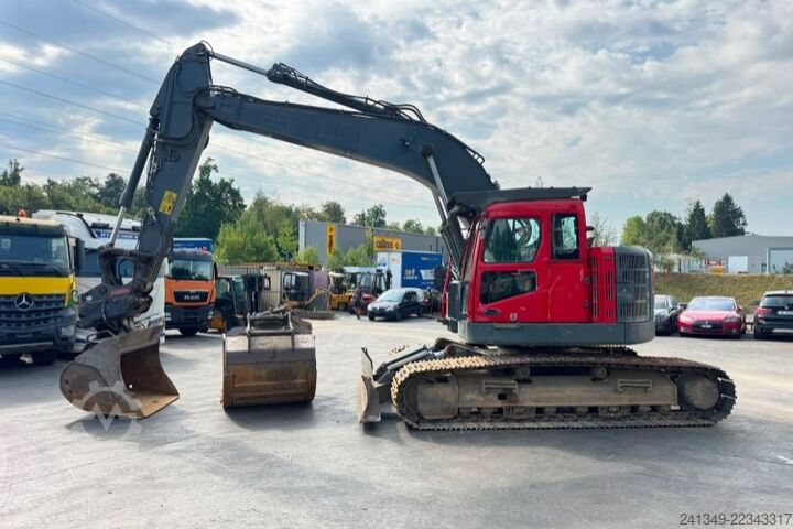 Chain excavator VOLVO ECR235 Oilquick 3x Schaufeln