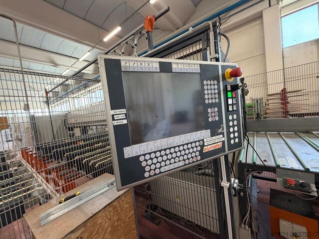 Zuschnitt- und Bearbeitungszentrum Elumatec SBZ 620