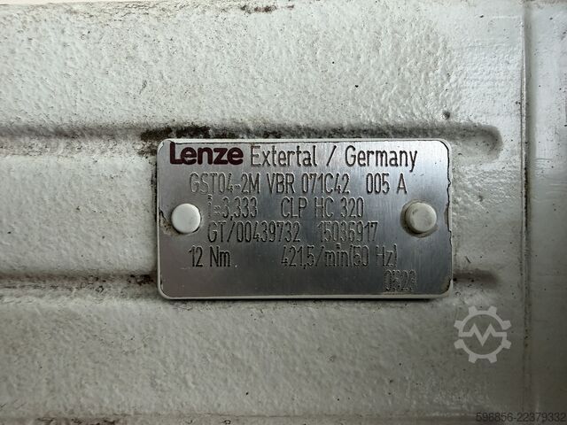  Motoreduktor Lenze GST04-2M VBR071C42 0,55 kW 421,5 obr./min 12 Nm i=3,333 3×230/400 V IP55 Motoreduktor Lenze GST04-2M VBR071C42 0,55 kW 421,5 obr./min 12 Nm i=3,333 3×230/400 V IP55