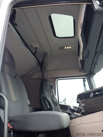 Standard tractor unit DAF XG 530 FT Skylight/Intarder/2x Tank/PTO/Spoiler