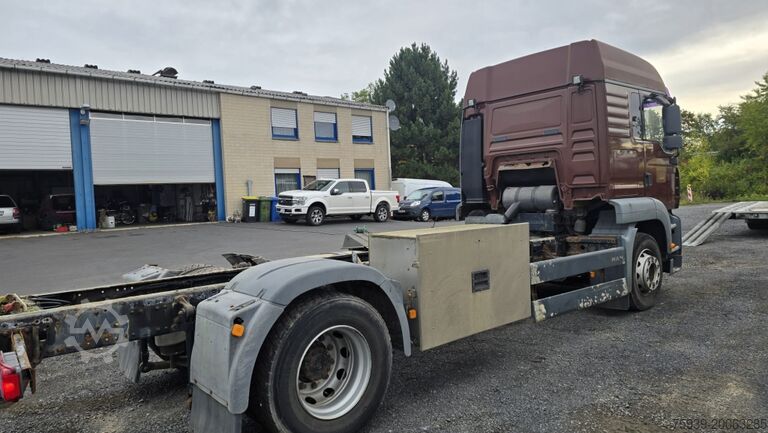 LKW-Fahrgestell MAN TGA 18.430 4x2