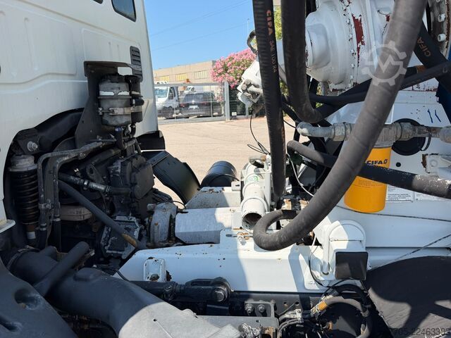 Concrete mixer truck Iveco TRAKKER 450