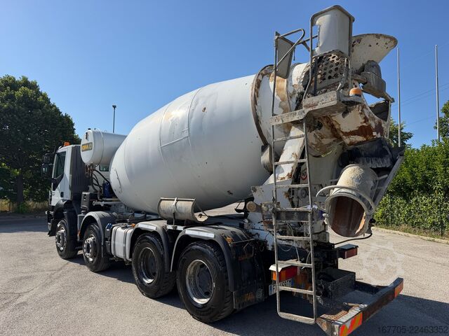 Concrete mixer truck Iveco TRAKKER 500