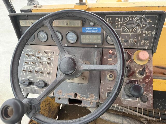 Wheeled asphalt paver Dynapac F121-6W
