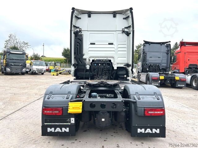 Standard SZM MAN TGX 18.560 BL/Retarder/ACC/2x Tank/D30 Motor!