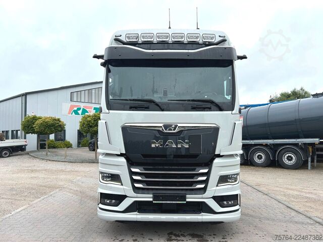Standard SZM MAN TGX 18.560 BL/Retarder/ACC/2x Tank/D30 Motor!