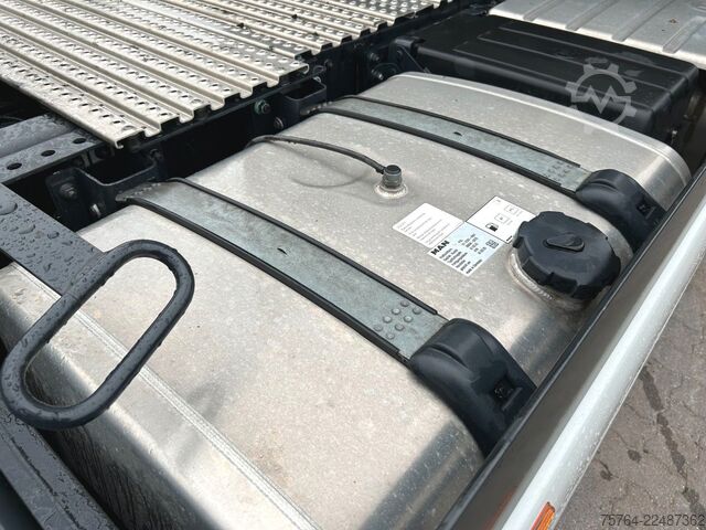 Standard SZM MAN TGX 18.560 BL/Retarder/ACC/2x Tank/D30 Motor!